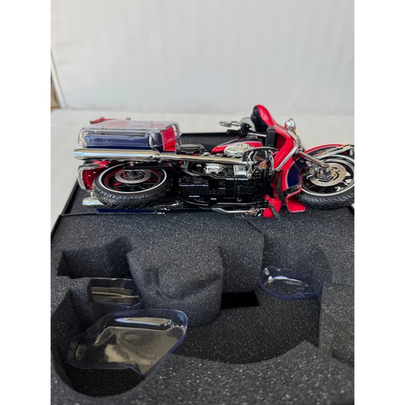 Harley-Davidson Boston Red‎ Sox Motorcycle 1:12 Scale Diecast Replica MLB - Picture 7 of 15